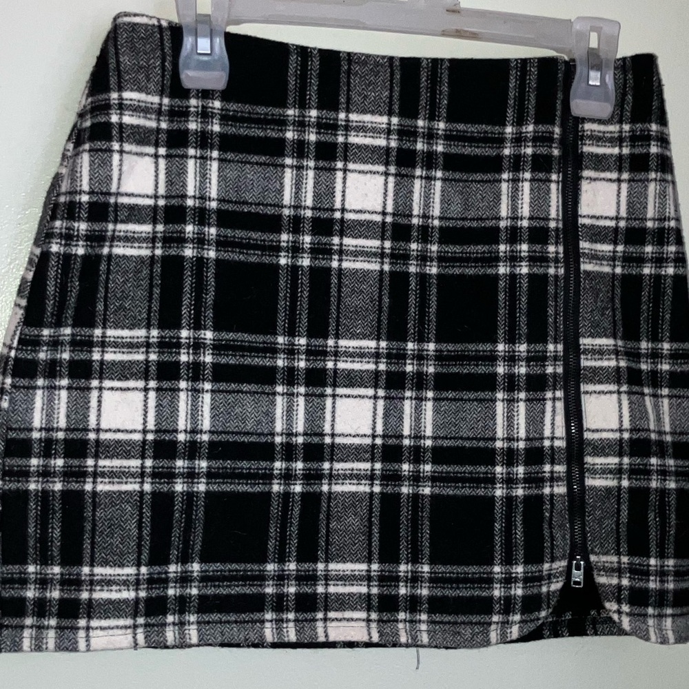 Hollister Black and White Flannel Mini Skirt Casual